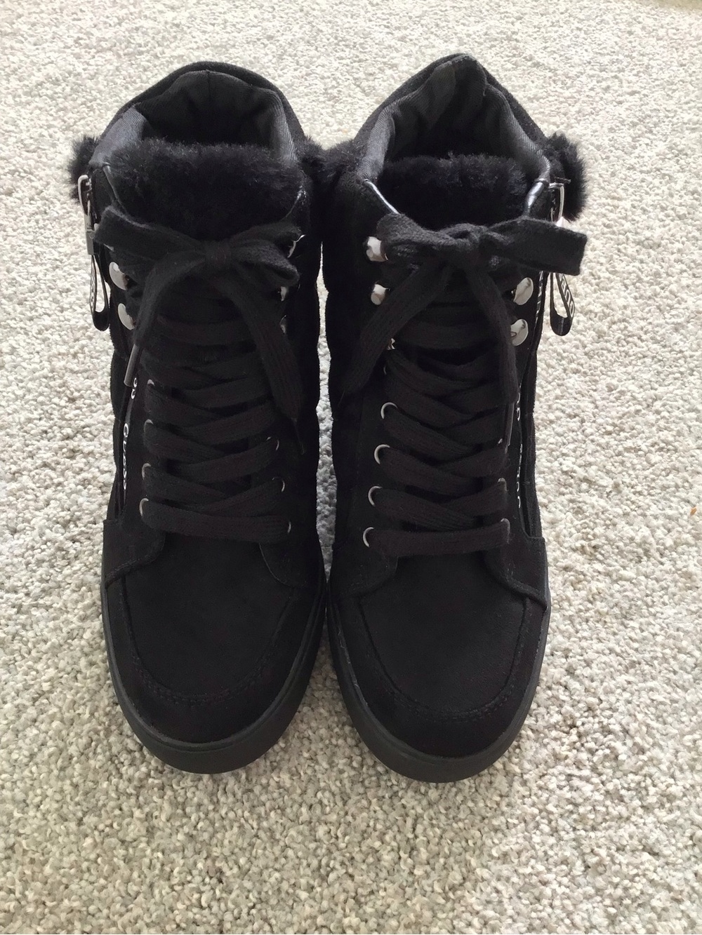 GUESS Black Faux Fur Lace-Up Women’s Wedge Sneaker Booties, size 8.5